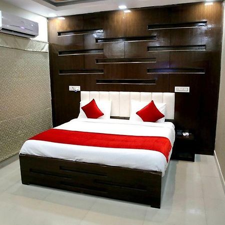 Hotel Eurasia Zirakpur Extérieur photo