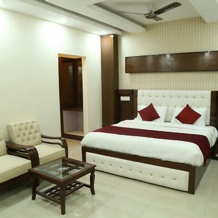 Hotel Eurasia Zirakpur Extérieur photo