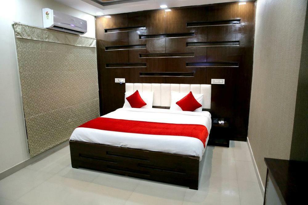 Hotel Eurasia Zirakpur Extérieur photo