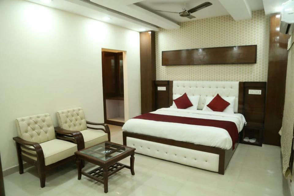 Hotel Eurasia Zirakpur Extérieur photo