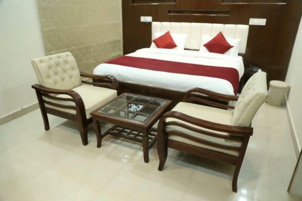 Hotel Eurasia Zirakpur Extérieur photo